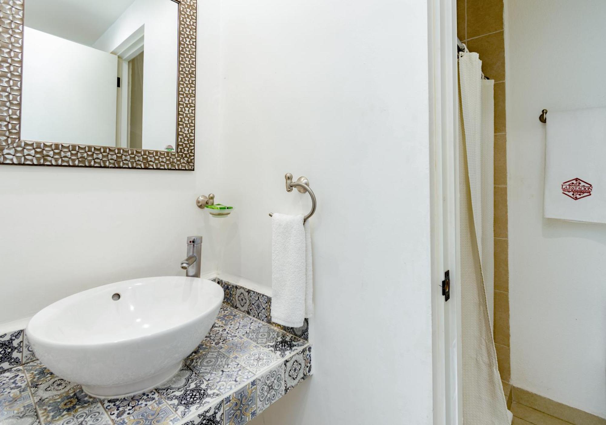 Hotel La Estacion Альенде Экстерьер фото