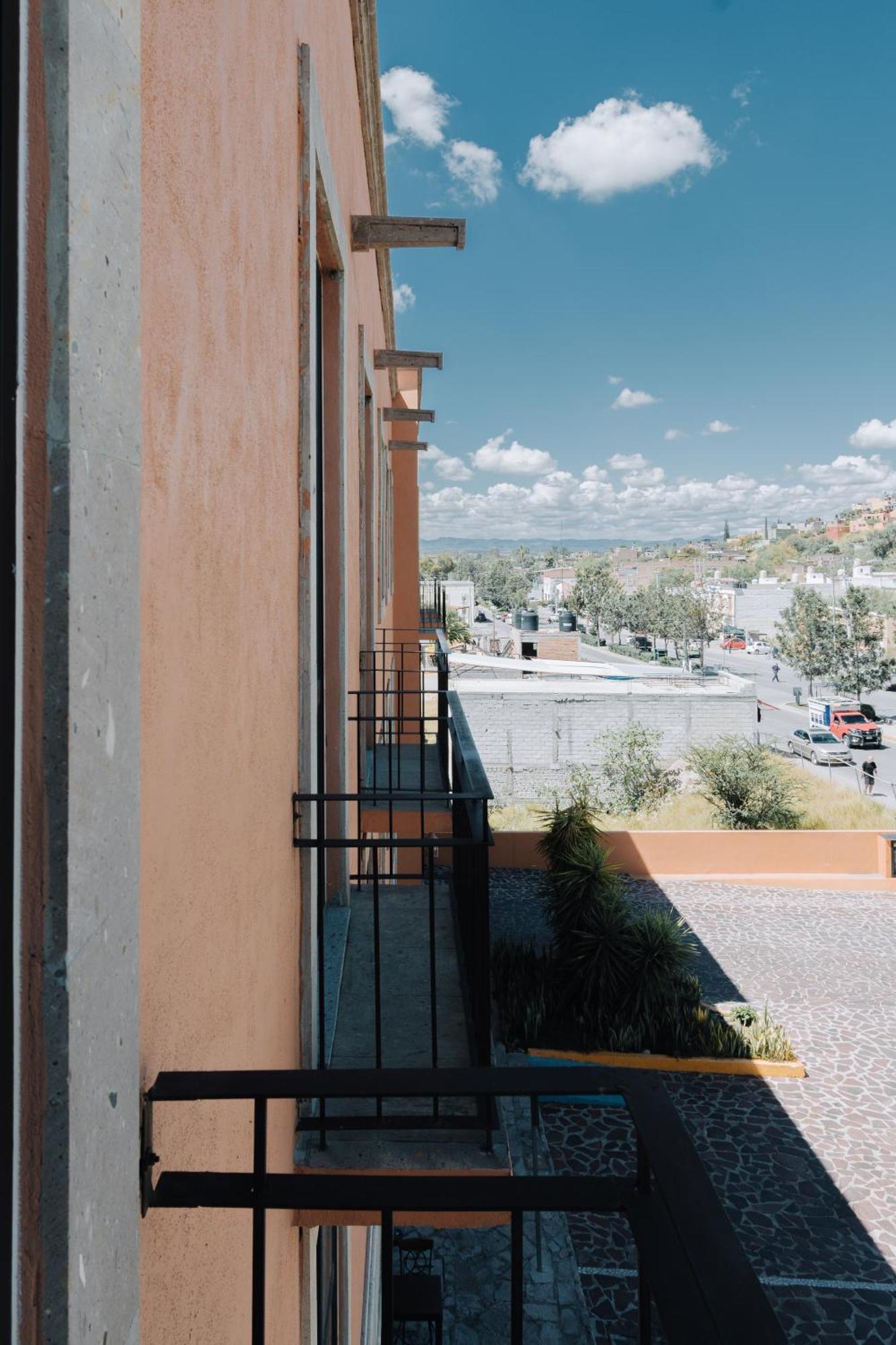 Hotel La Estacion Альенде Экстерьер фото